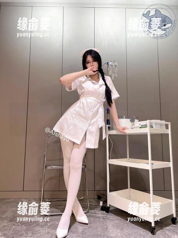 来看看AT鲨的熊熊羊羔绒写真集，分享一波超甜又迷人的感觉！