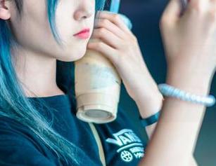 Akisoso秋楚楚与双人的奇妙互动，写真里那些不为人知的瞬间！