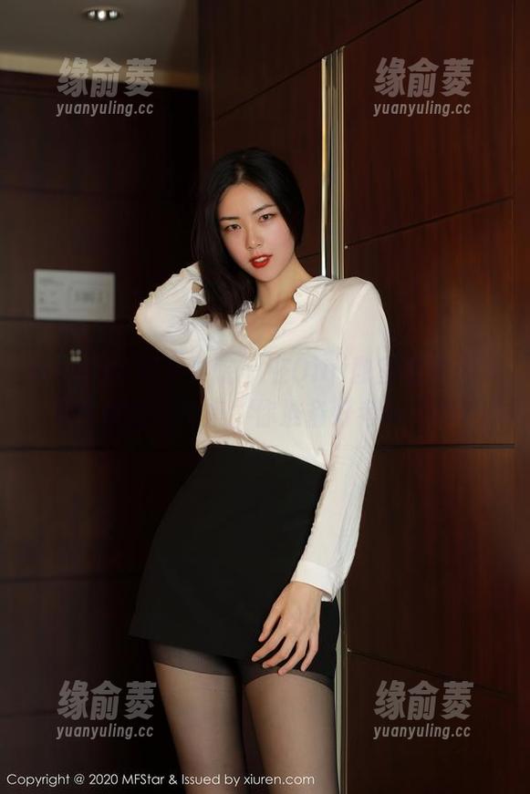 MFStar模范学院 - 在Qiqi教室里冲刺：下载她的写真集，你准备好考试了吗？