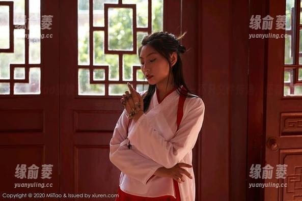 MiiTao蜜桃社 - 露西Lucy的办公室——不只文件传递，还有完美高清原图等你来探险！