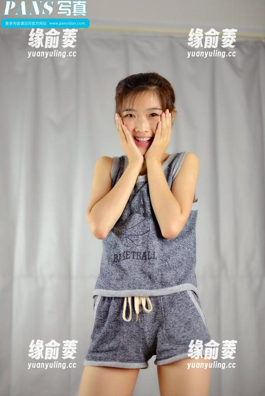 PANS摄影 - 梦梦女王的写真精选：看她如何把“我来的路上有点迷”演绎成优雅