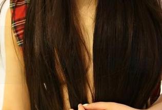 看到ROSI最新的白色丝袜原图，脑海里只剩下了那种优雅的线条。