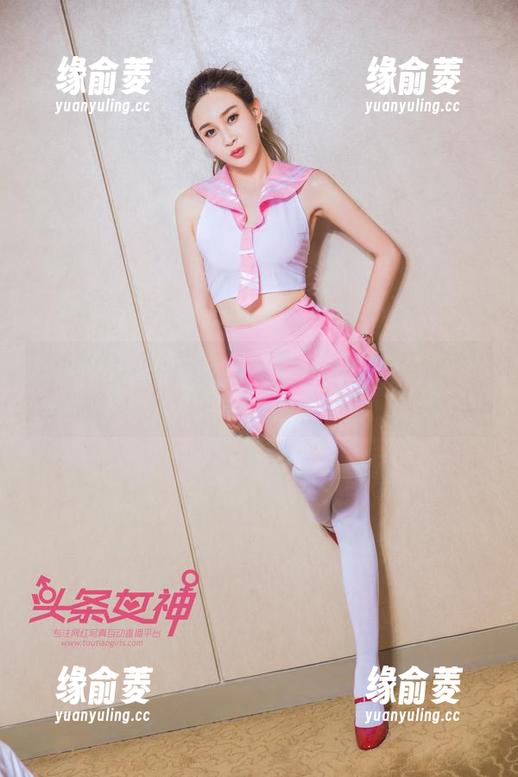 TouTiao头条女神 - 张译丹JK套图精选大揭秘：你敢相信这也是一种艺术吗？
