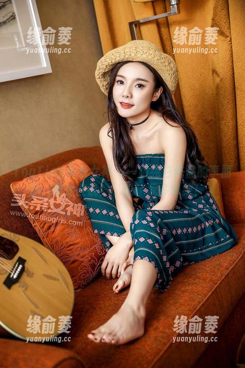 TouTiao头条女神 – 一组纯白作品的李丽莎，像是在说：‘看，我多单纯！’
