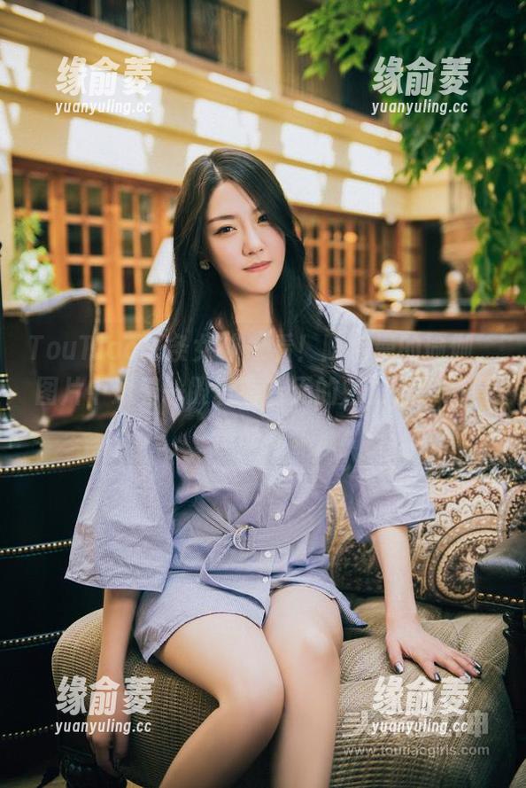 TouTiao头条女神 - 看！陈怡曼的瑜伽，图片中透着一股若有若无的魅力，等你慢慢品味。
