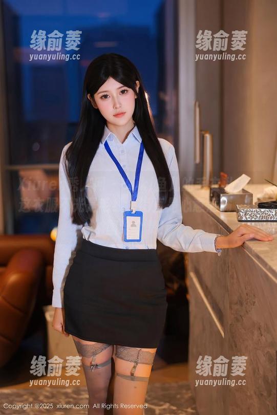 Xiuren秀人网 - Yuki鱼儿的毛衣私拍：这衣服不光是毛线，简直是心意满满，原图给个赞！