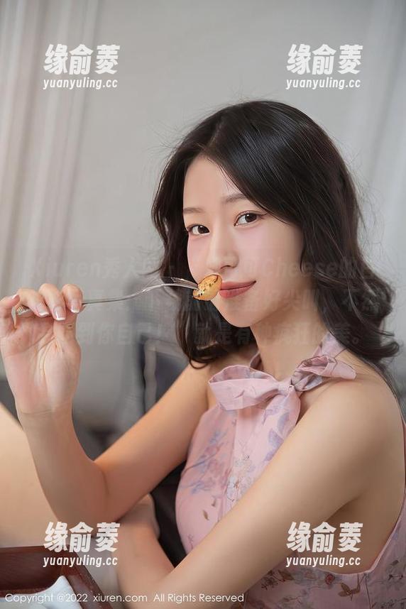 Xiuren秀人网 - “妙可可Cheese的白衬衫写真集：下载前请准备好尖叫，不然会吓到你自己！”就是有种疯狂的美。