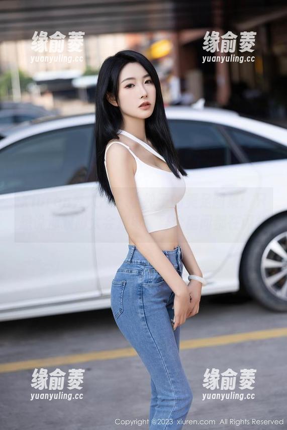Xiuren秀人网 - 小纯子的美足图集：只想说那双脚太会放电，整个房间都在闪烁
