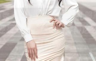 Xiuren秀人网 – 美昕Yumi礼服写真集：准备好迎接一波‘你也能穿得这么好看’的自信吗？