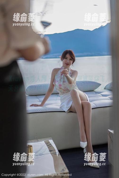 Xiuren秀人网 - 麦琪绫冰激淋带你飞，天台随拍：原图分享，别问，问就是心动了！