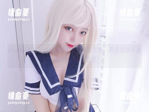 eloise软软和她的碧蓝伯爵新写真更新，真是让我怀疑生活的色彩不够丰富！