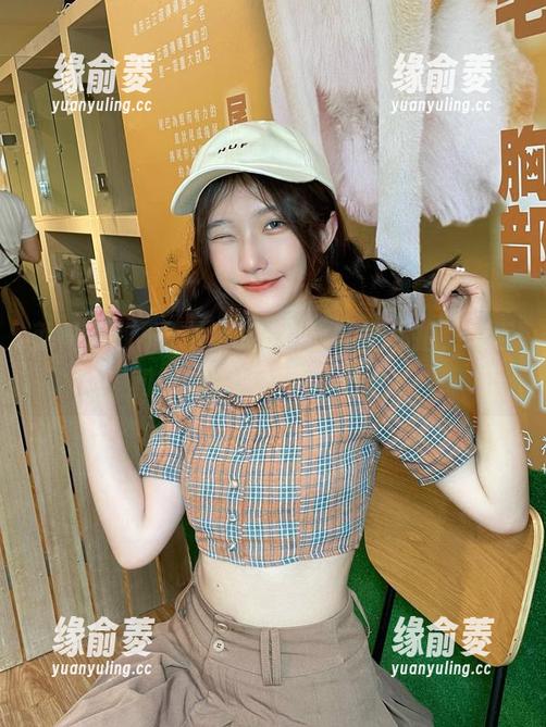 就问你敢不敢！roroki骷髅姬私拍，酒吞和服的图片展示了什么？