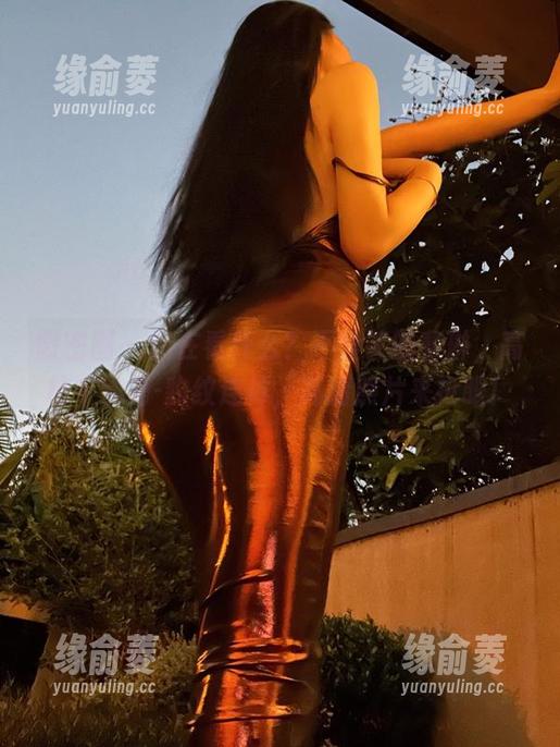 微密圈 - 你在看什么？不爱笑的赛琳，高校中的两-豹纹连体，高清照片来抢眼！