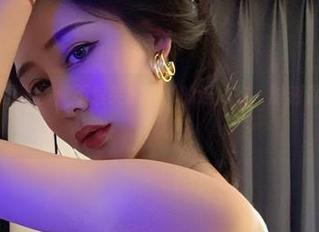 微密圈 – 美图专属：不爱笑的赛琳的连体衣，时刻保持无圣光的危机感