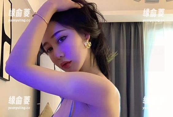 微密圈 - 美图专属：不爱笑的赛琳的连体衣，时刻保持无圣光的危机感