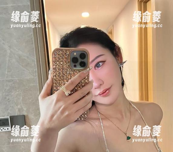 微密圈 - 泳衣秀场：不爱笑的赛琳的网盘作品，让你用眼睛游一圈！