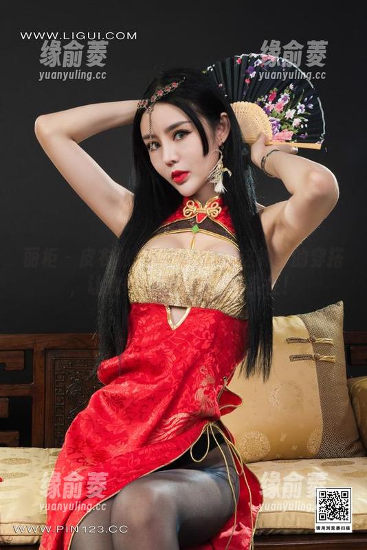 丽柜 - 皮衣私拍图包：晴晴这神奇的穿搭，让我怀疑我眼睛的真实性！