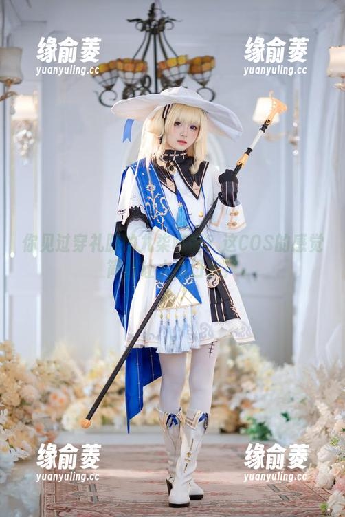 你见过穿礼服的九柒喵吗？这COS的感觉简直让人流口水！