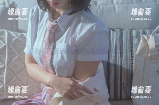 轻松一夏，云溪溪的毛衣写真反倒让人心动！