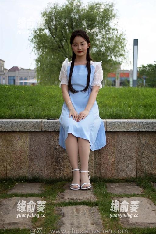 初夏女神 - 秋冬校服也能OohLaLa！安妮的定制写真告诉你！