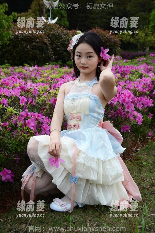 初夏女神-柒柒 初夏女神 - 白裙?不过是柒柒魅力的外衣,看看这美图图包就知道!