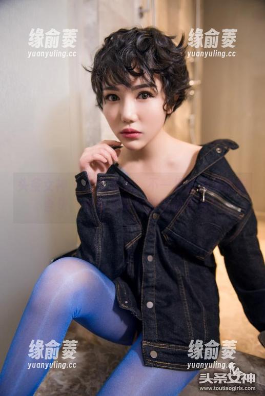 头条女神 - 火儿修女：不一样的神秘优雅合集，快来更新你的视觉享受！