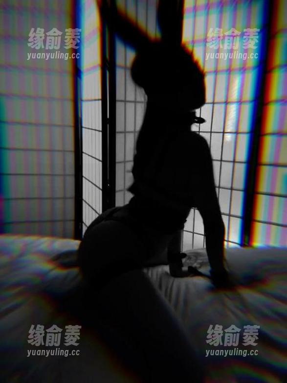微密圈 - 居家小猫咪ck的图集，仿佛在邀请我，也来她的世界里慢慢漂流。