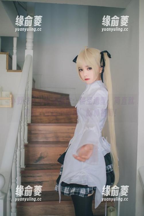 小野妹子w写真新作：镂空造型，简直就是对‘穿的不如裸’的鼻祖啊！
