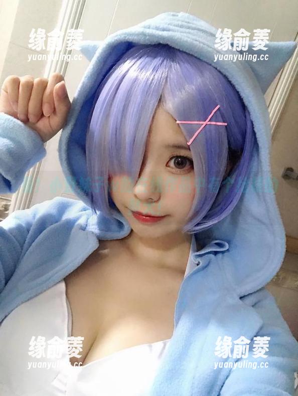 看！小野妹子w的在线作品中有个抢镜的獒犬！