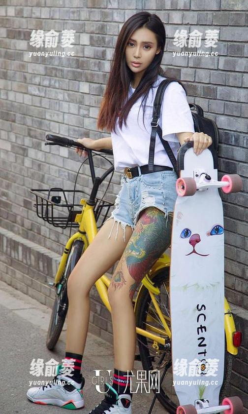 尤果网 - 双人写真新境界：琳丽的高清瞬间，让我体会到了一种奇妙的陪伴感。