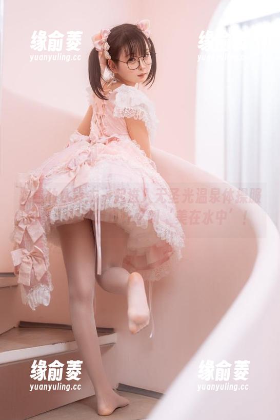 跟着幼水铃衣一起进入无圣光温泉体操服图集，瞬间明白什么叫‘美在水中’！