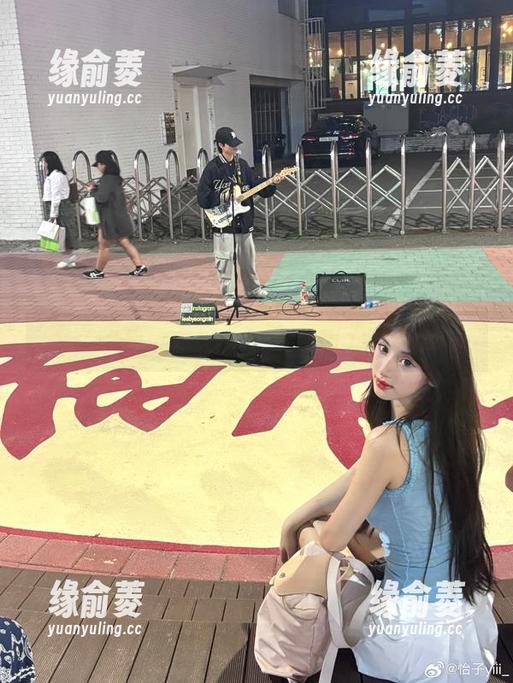 婚纱图集：当怡子yiii和阳光一起调皮