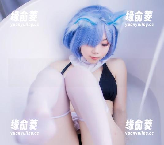 只需一眼，末夜787白色泳装的图集与资源便能撩动你的夏日神经