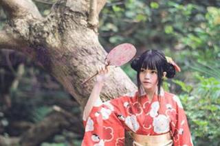 桜桃喵的和服私拍原图：她的眼神，不小心就会直击你内心深处！