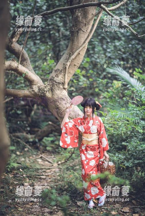 桜桃喵的和服私拍原图：她的眼神，不小心就会直击你内心深处！