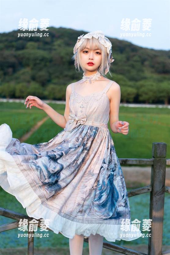 作品《吉他妹妹》，梨瑾瑾的每一张图片都让人忍不住想：真是个音符里的梦！