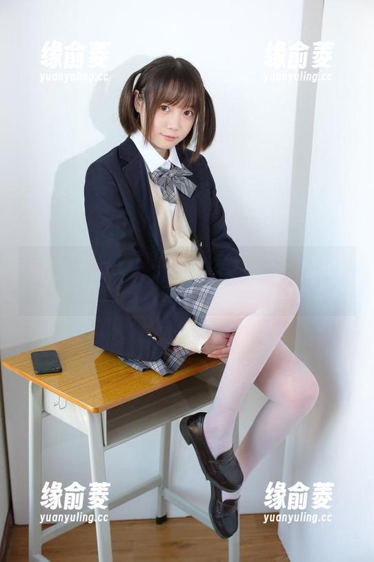 森萝财团 - 吸吸学妹的写真让我想起了那些微妙又奇妙的瞬间。
