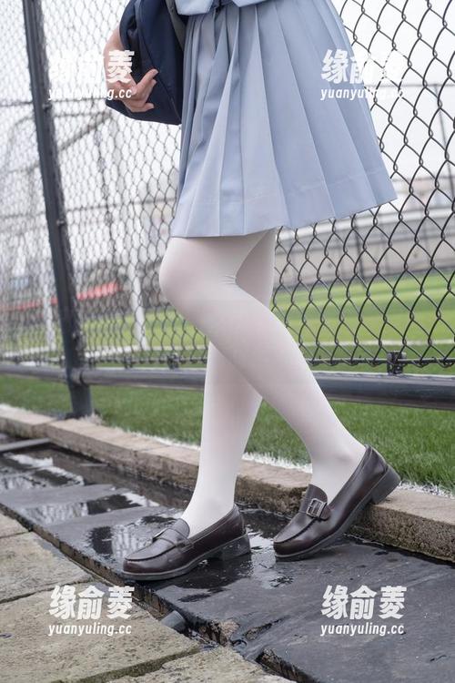 美图来啦！透过图集感受森萝财团校服肉丝少女的甜蜜气息
