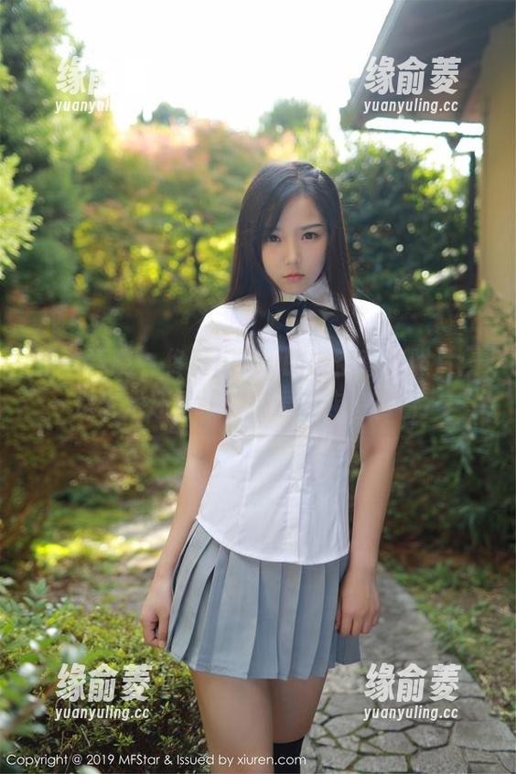 模范学院 - 佟蔓baby的镂空高清照片：是艺术还是一种挑逗？你怎么看？
