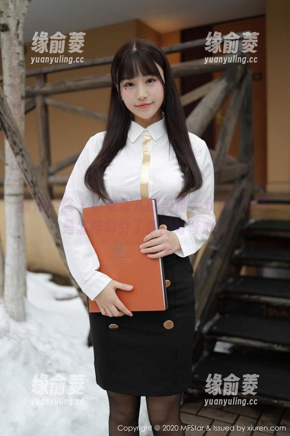 模范学院 - 小果冻儿的美脚大分析：原图是怎样勾引了我的好奇心？