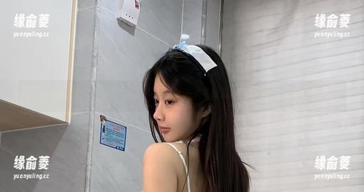 微密圈 - 走过路过不要错过，火龙果羊红色连体吊带最新写真集