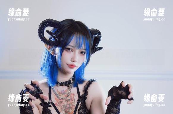 最新狐洛洛子照片：学妹居然这么会穿，真是出乎意料！