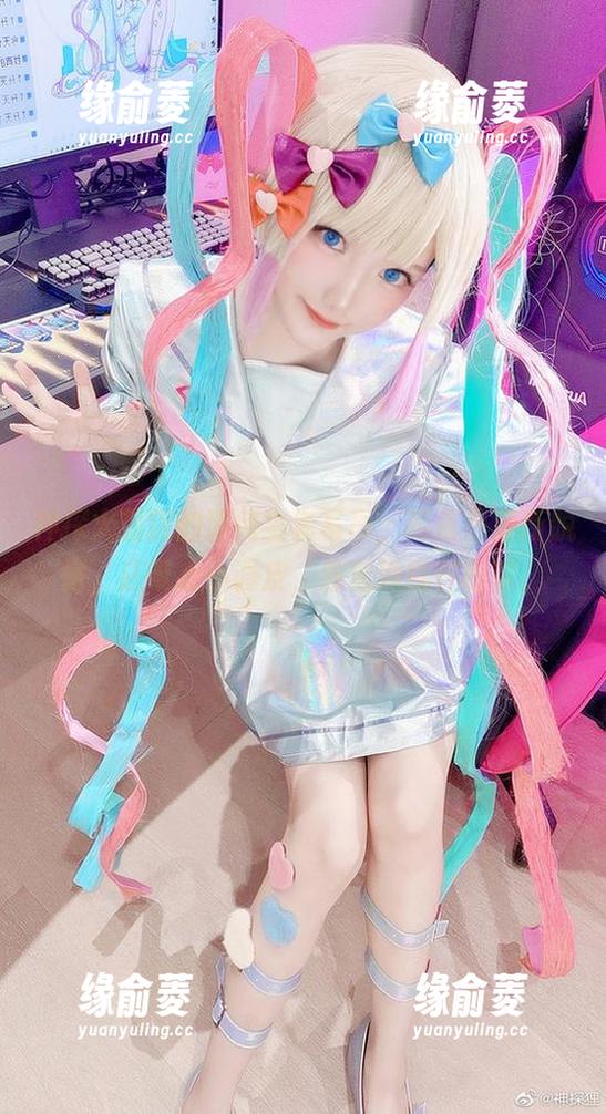 神探火狸狸的清纯全套写真，简直是清新脱俗，还带点小调皮，感觉她就在眼前。
