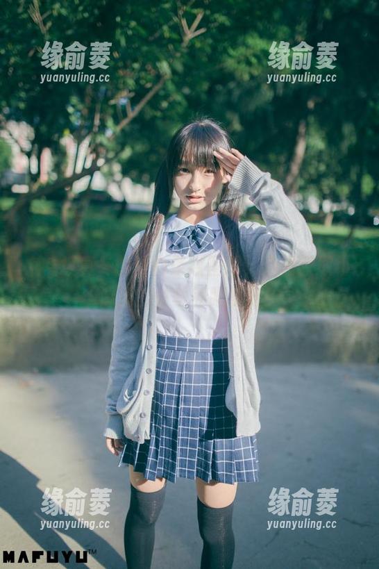 神楽坂真冬的粉白条纹图册，免费获取小清新的冬季养眼秘籍！