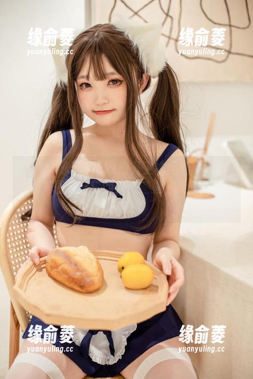 神沢永莉 看!神沢永莉的ckt前开卫衣黑丝牛仔裤组合,美图与壁纸的完美邂逅,反正我是忍不了了
