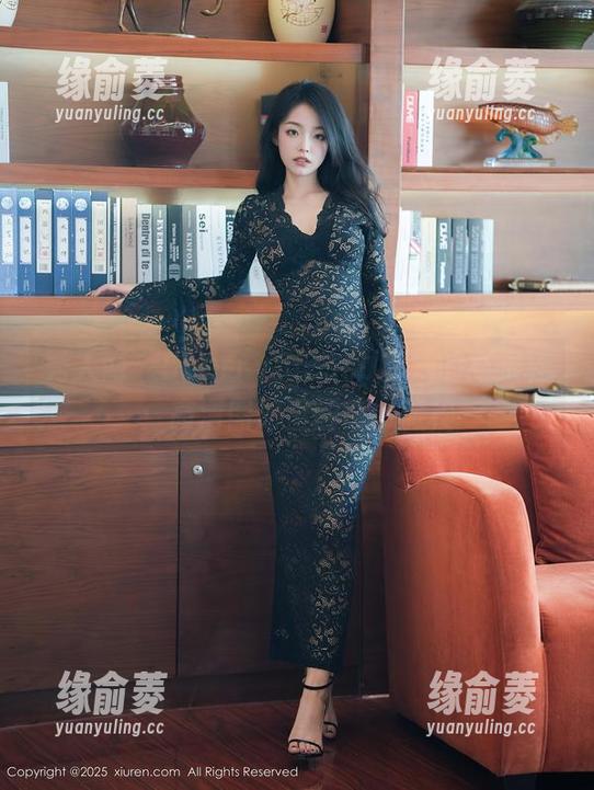 秀人网 - CherryBlessU和她的高跟鞋：高清图册里的奇妙旅程