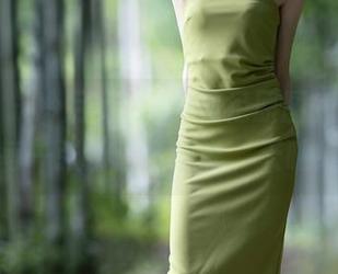 秀人网 – 冷月yuer的美足原图，精选到的每一张都让我想说‘天呐！’