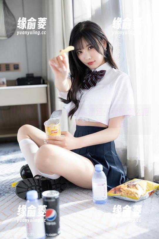 秀人网 - 利世白丝写真精选：看她怎么把白丝穿出了‘逗趣’的高级感！
