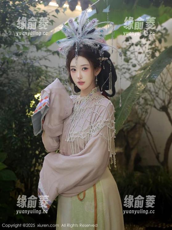 秀人网 - 原图VS图集：林文文的御姐形象，你觉得如何？