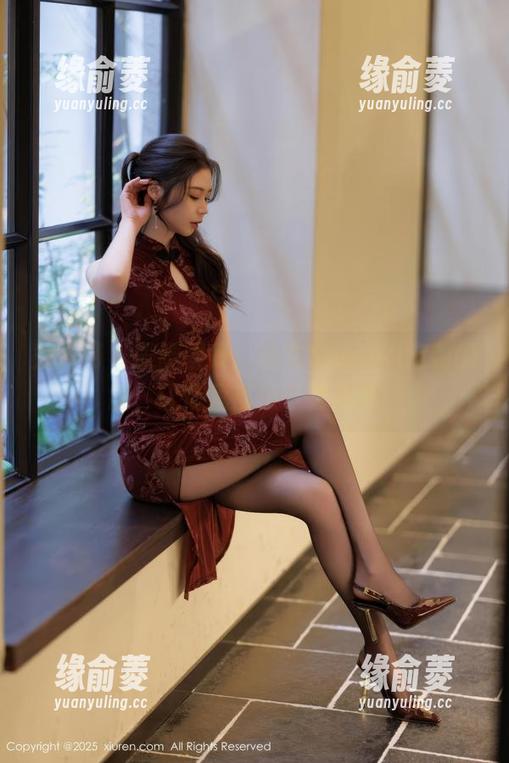 秀人网 - 美腿图集：林文文yooki定制的腿，让你我都想多看几眼！